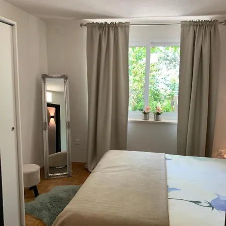 Apartment Urban Oasis