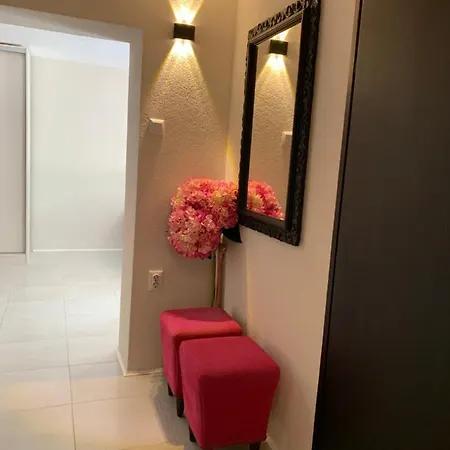 Apartment Urban Oasis *