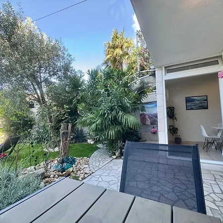 Urban Oasis Apartman *